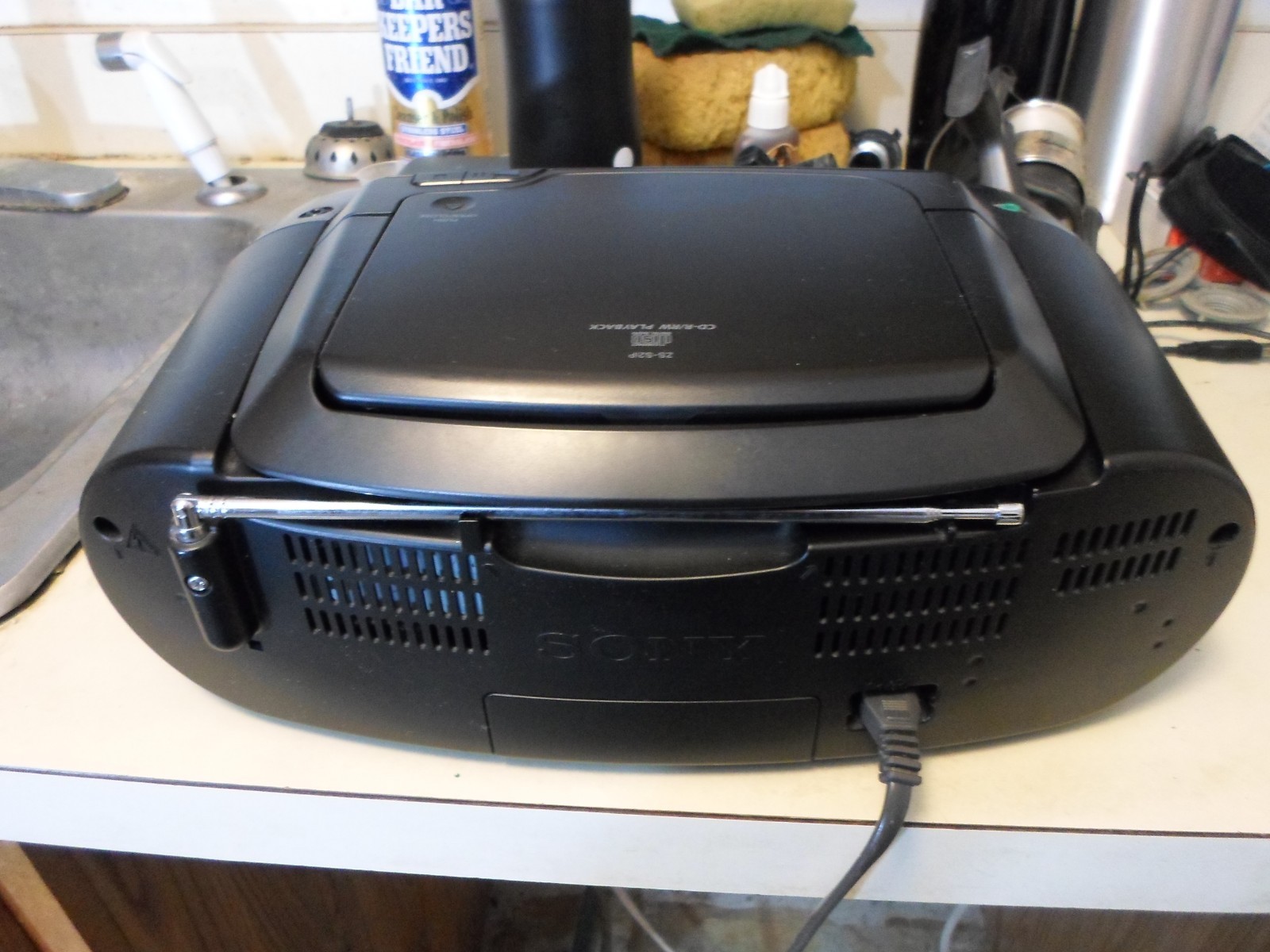 Sony ZS-S2iP Portable CD Boombox AM/FM Radio with Hidden iPod Dock Black EUC