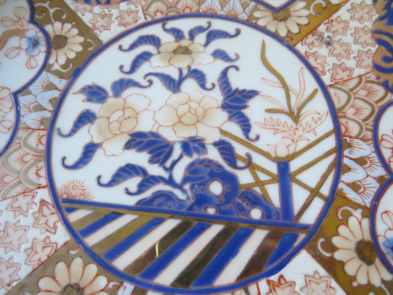 CHINESE PORCELAIN CHARGER QIANLONG MARK 31 CM GREAT QING DYNASTY IMARI PLATE