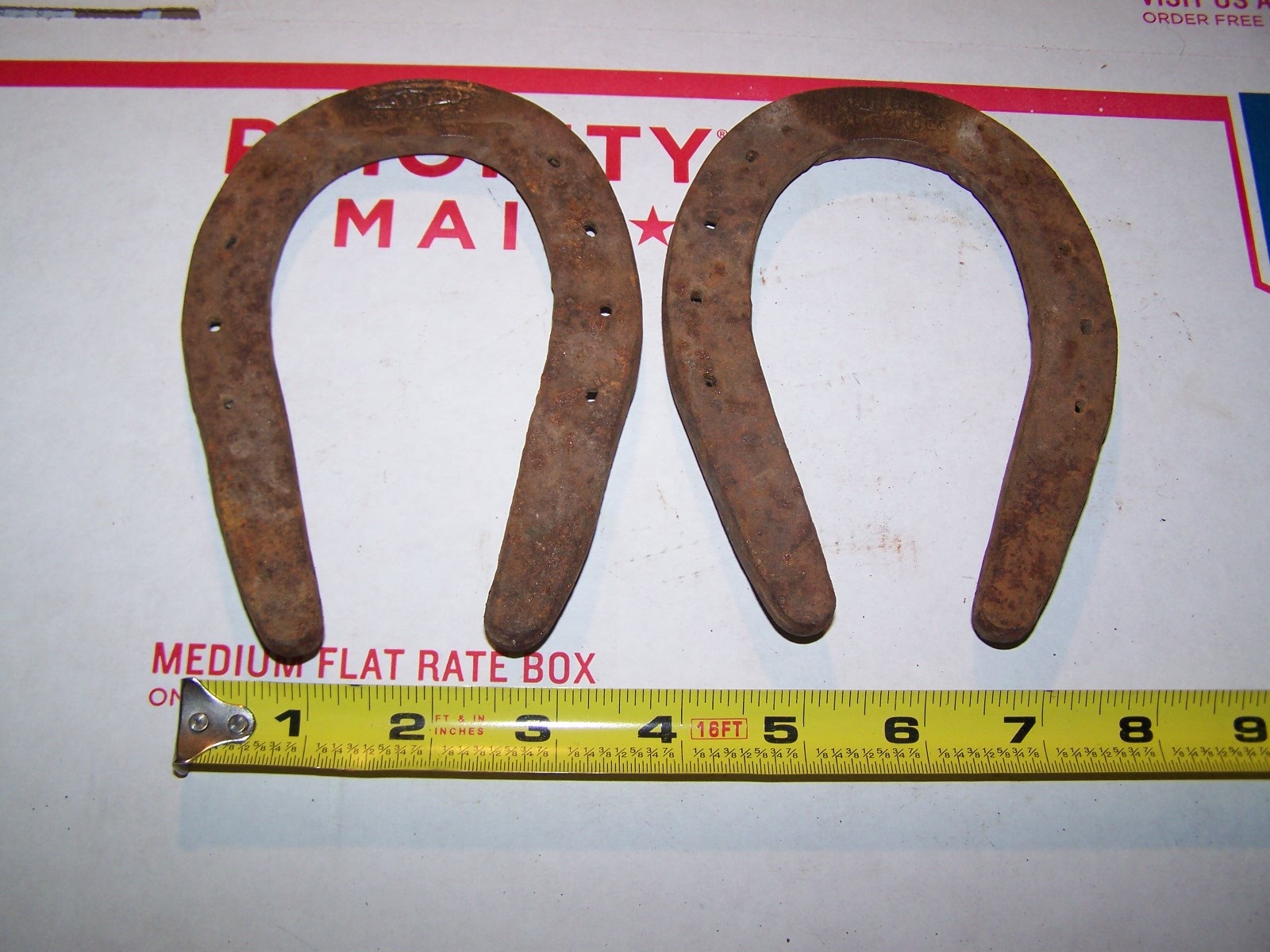 OLD HORSE SHOES RUSTIC AMERICANA WALL DECOR CRAFT SUPPLIES {2}