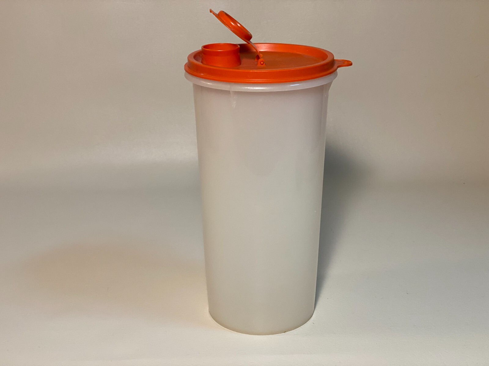 Tupperware 261-5 Round White Clear Pitcher 563-5 Pour Orange
