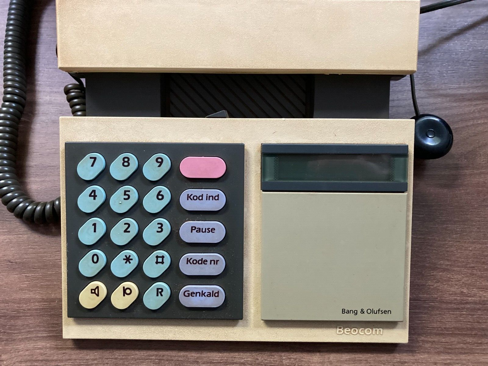 Beocom 2000 B&O Bang and Olufsen Beige 1980s Danish Desk Beocom 2000 B&O Bang and Olufsen Beige 1980s Danish Desk