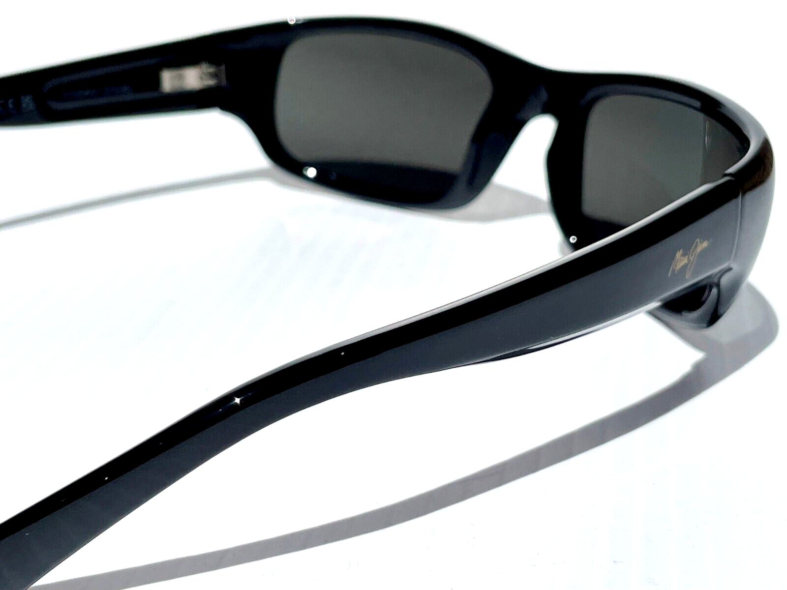 Pre-owned Maui Jim Stingray Gloss Black Polarized Grey Glass Lens Sunglass 103-02 In Gray