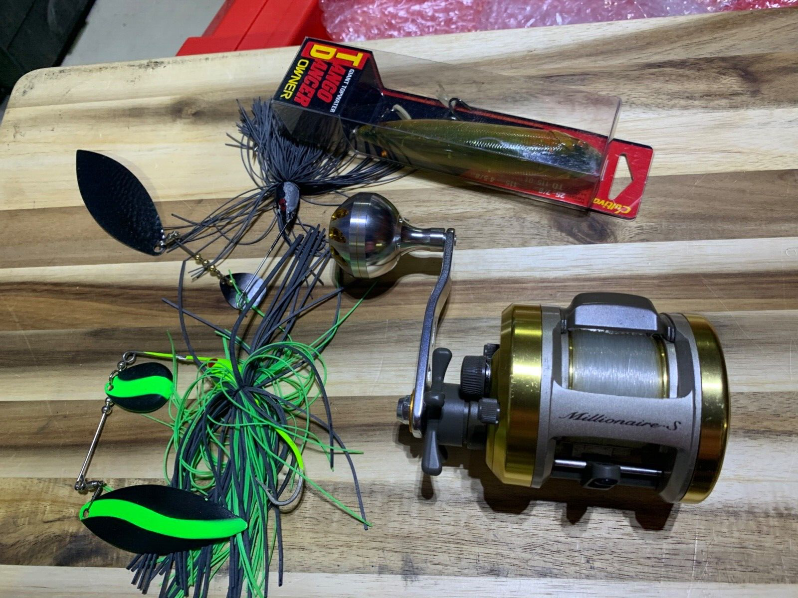 Daiwa Millionaire 250 fishing reel & fishing lures (lot#20474)