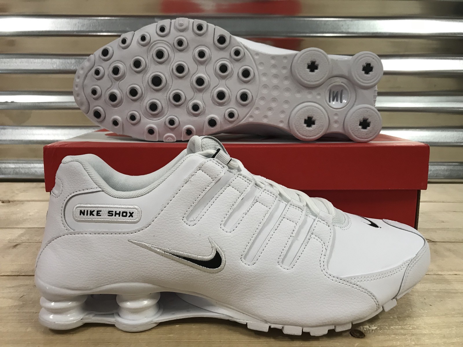 Nike Shox NZ EU Running Shoes White Black Oreo SZ ( 501524-106 ) | eBay Nike Shox NZ EU Running Shoes White Black Oreo SZ ( 501524-106 )