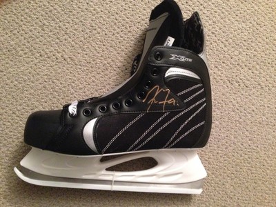 JAMIE BENN & TYLER SEGUIN SIGNED DALLAS STARS FRAMED PICTURE/ SKATE / COA