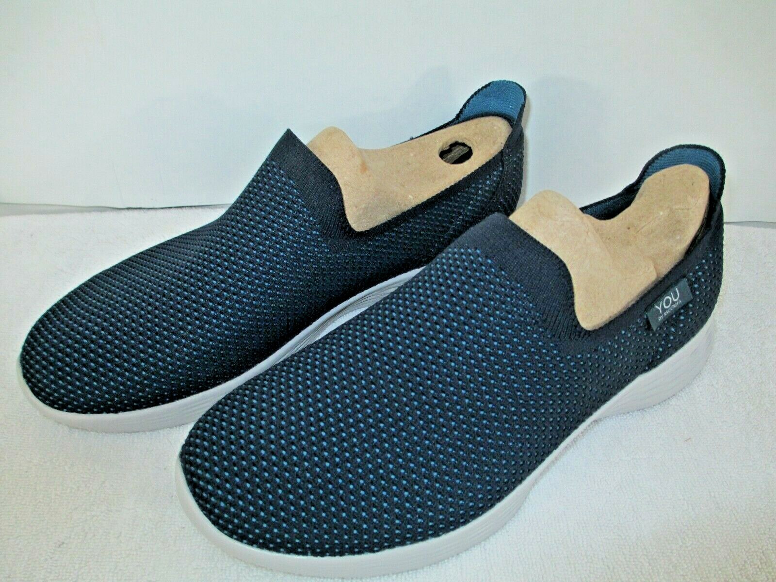 navy skechers