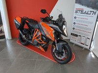 2017 KTM 1290 SUPER DUKE GT ES ABS KTM PANNIERS KTM AKRAPOVIC ENG BARS ZUMO SAT