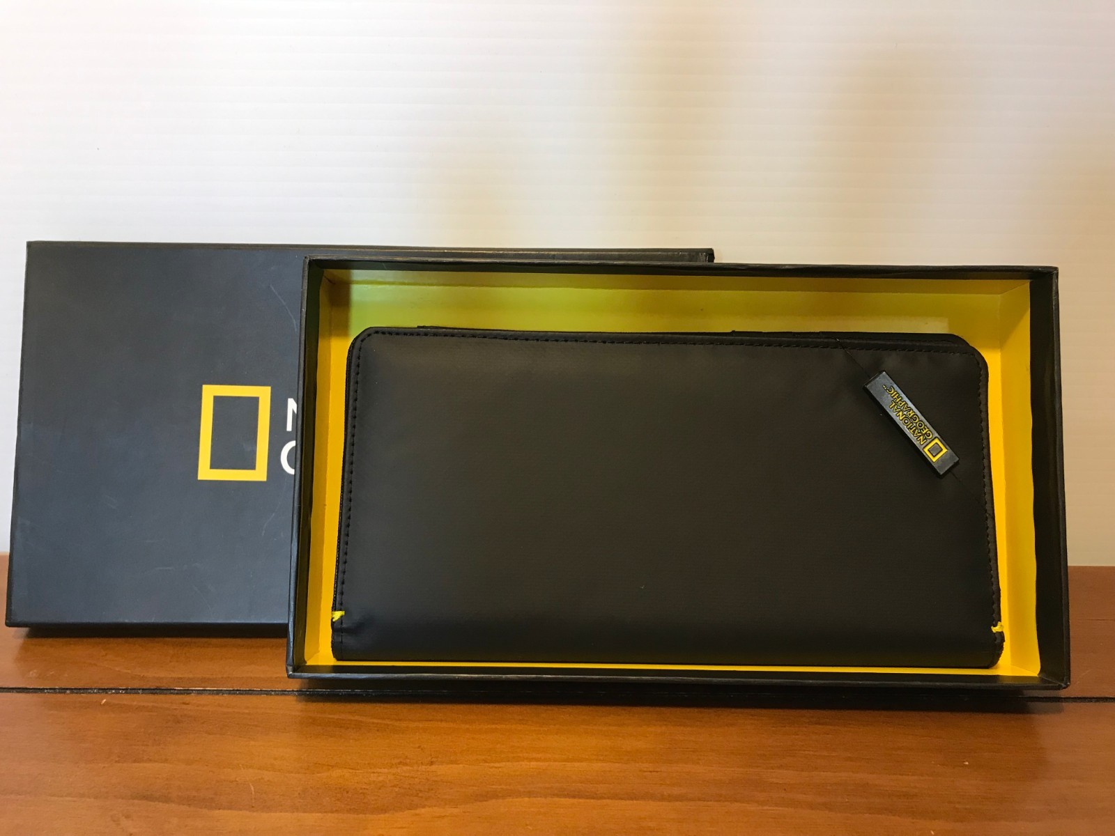 National Geographic Travel Wallet Passport Holder Cover Card I.D. Case New ID