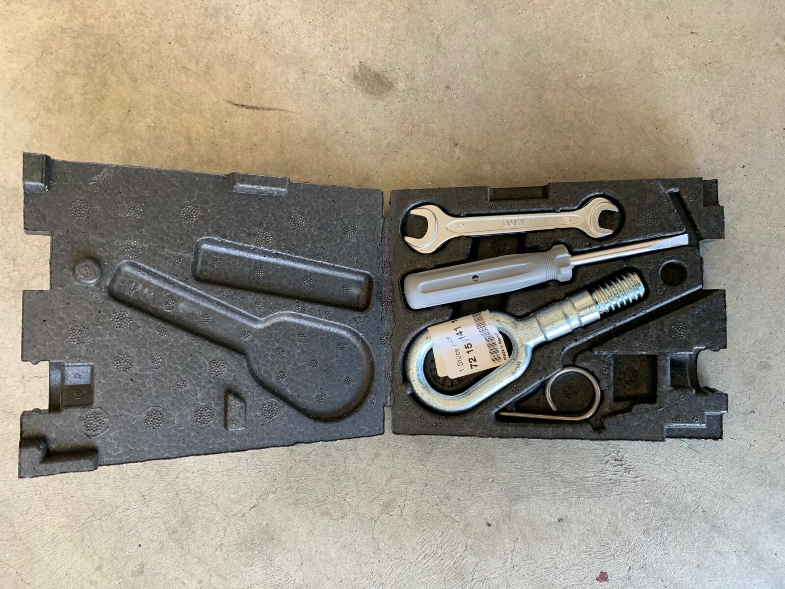 Mini Cooper 2002 To 2006 Tool Kit Used for sale in Murrieta