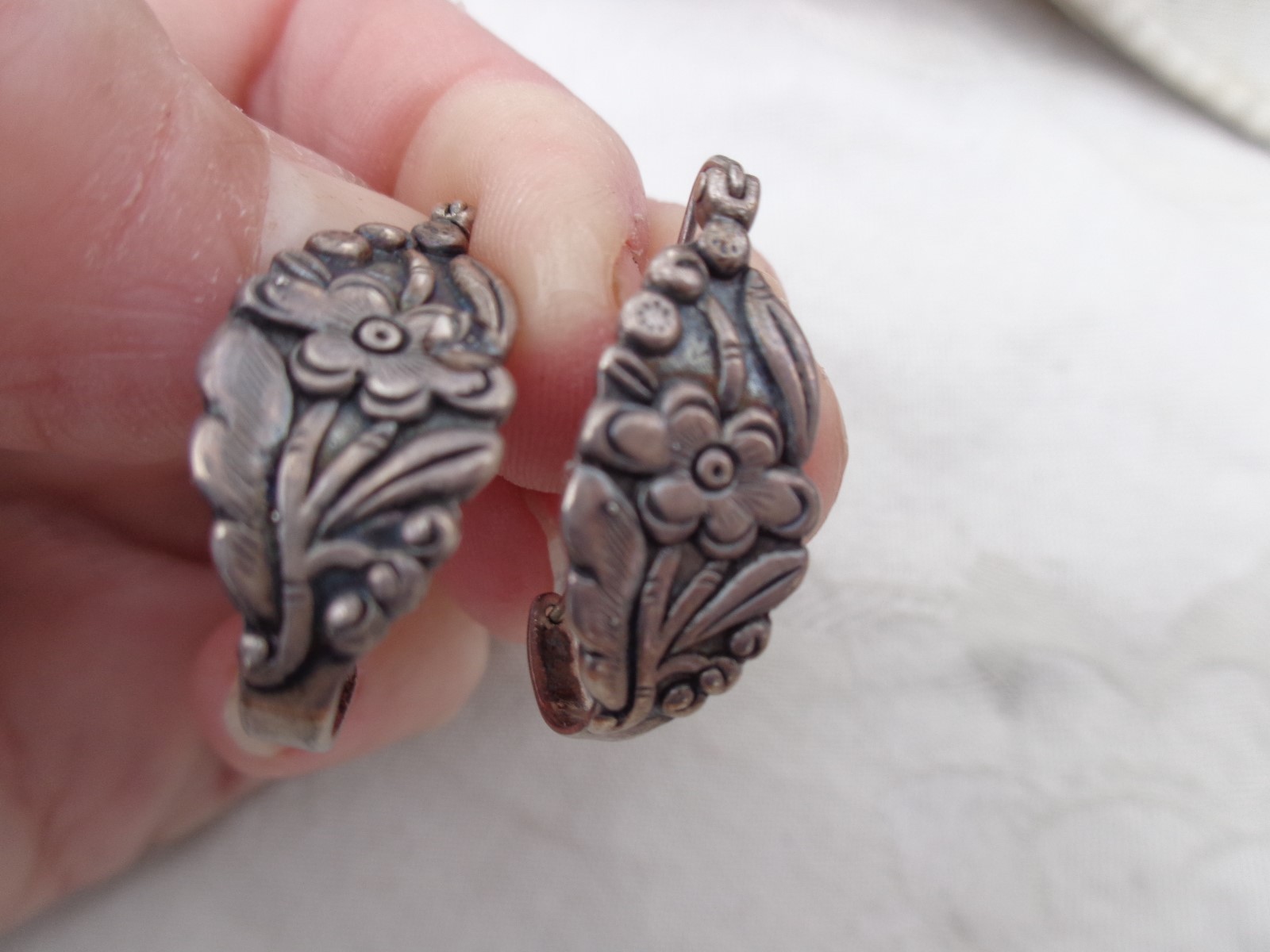 ANTIQUE VICTORIAN STERLING FLORAL REPOUSSE PIERCED WIRE EARRINGS OLD ESTATE