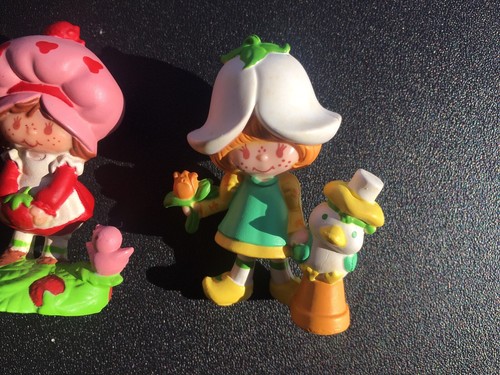 Strawberry Shortcake Vintage PVC Mini Figures Mint Tulip & Strawberry Shortcake