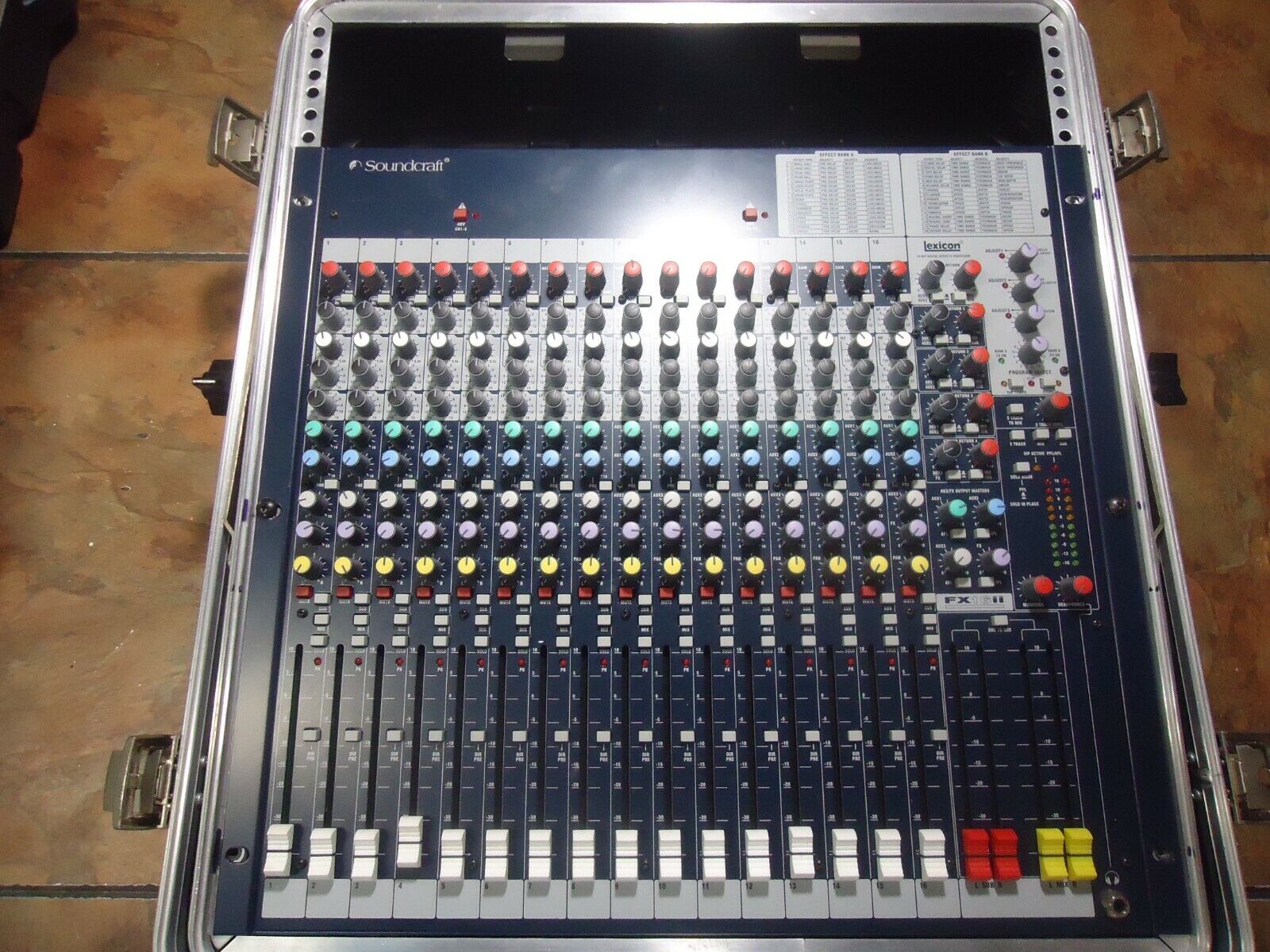 soundcraft mixer FX16ii. With SKB hard shell case. Mint soundcraft mixer FX16ii. With SKB hard shell case. Mint