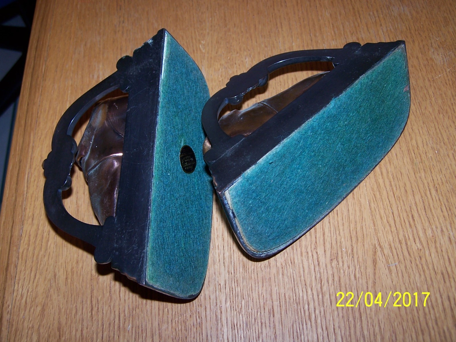 ANTIQUE BRONZED BABY SHOE BOOKEND PAIR ORNATE STAND VTG.