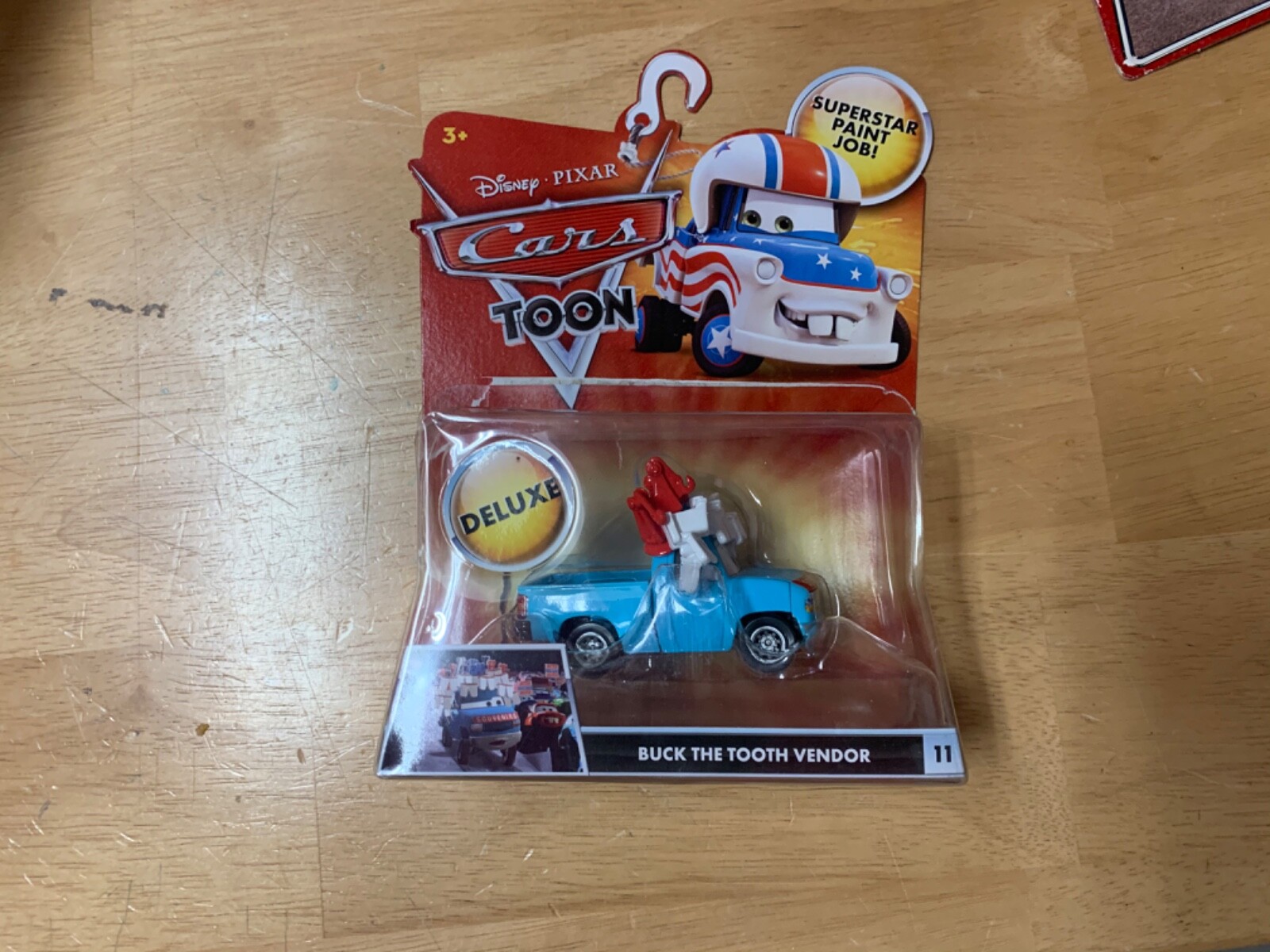 カーズ　マテル　BUCK THE TOOTH VENDOR Disney Pixar Cars Buck the Tooth Vendor Deluxe Souvenir