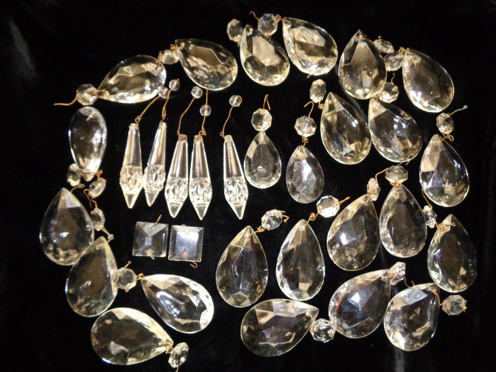 31 VINTAGE ANTIQUE CRYSTAL PRISMS LOT