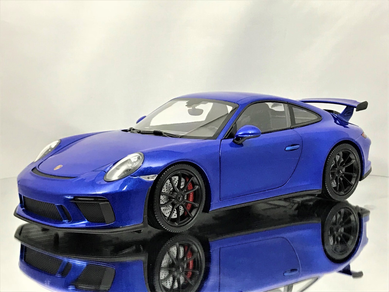 Minichamps Porsche 911 (991.2) GT3 2017 991 II Sapphire Blue