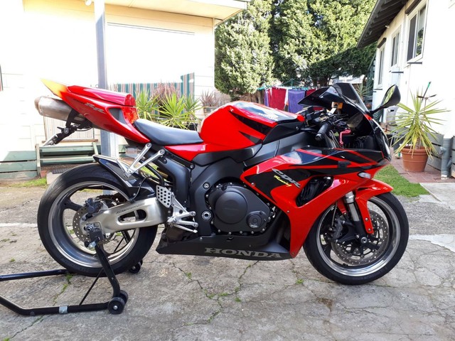 Honda cbr1000rr 2006 характеристики