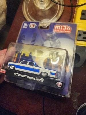M2 Machines 1:64 1977 Chevrolet Cheyenne Super 30 LA Blue