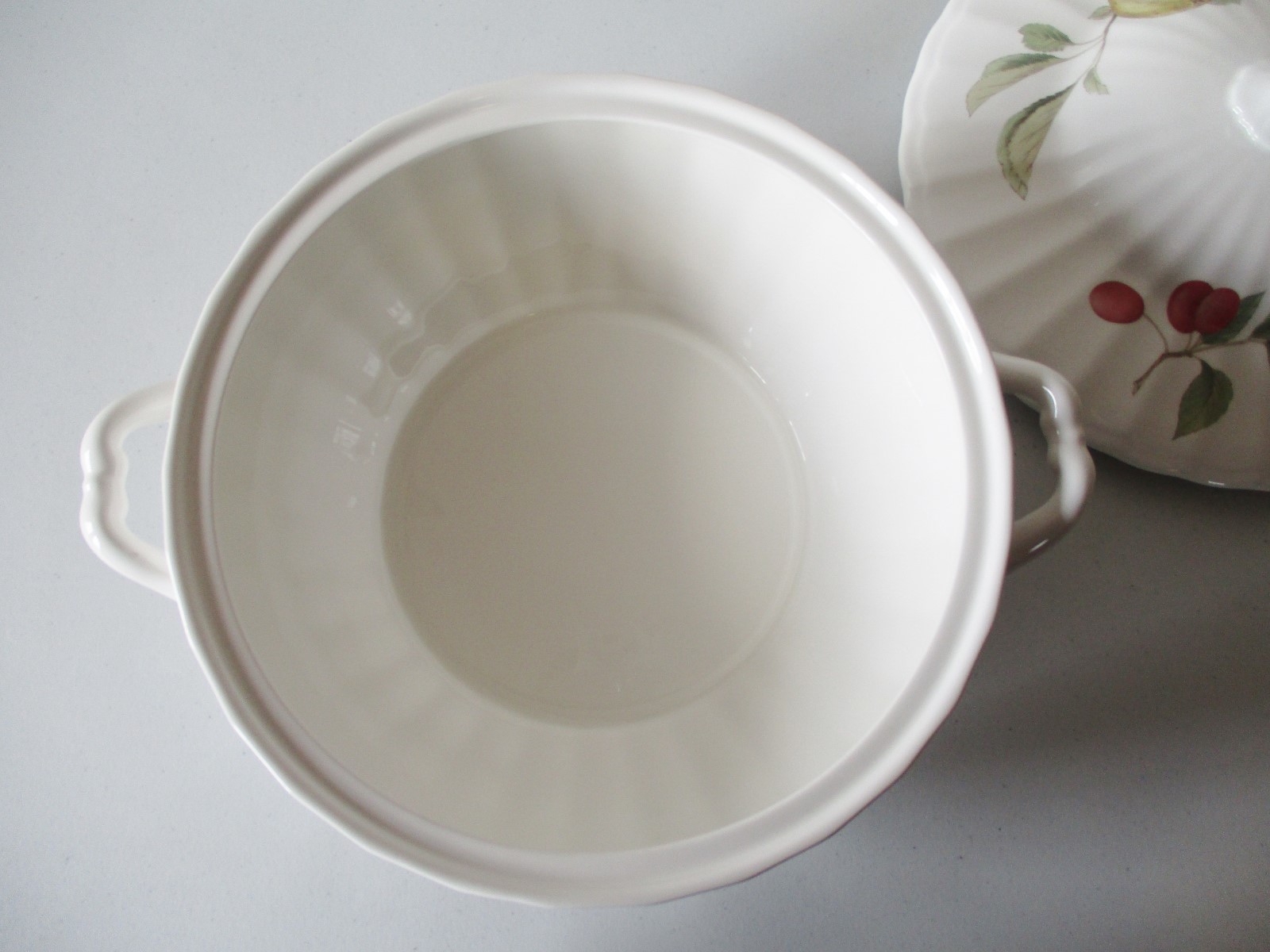 Mikasa Maxima Belle Terre 2.5 Qt. Round Covered Casserole 9