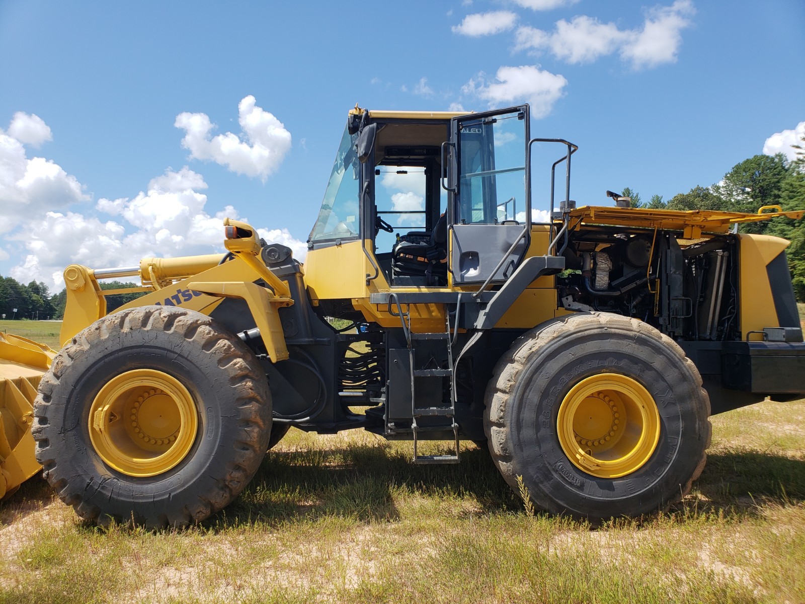 Excellent Condition 2008 KOMATSU WA 470-6 WHEEL LOADER.11,000HOURS $72,500 OBO..