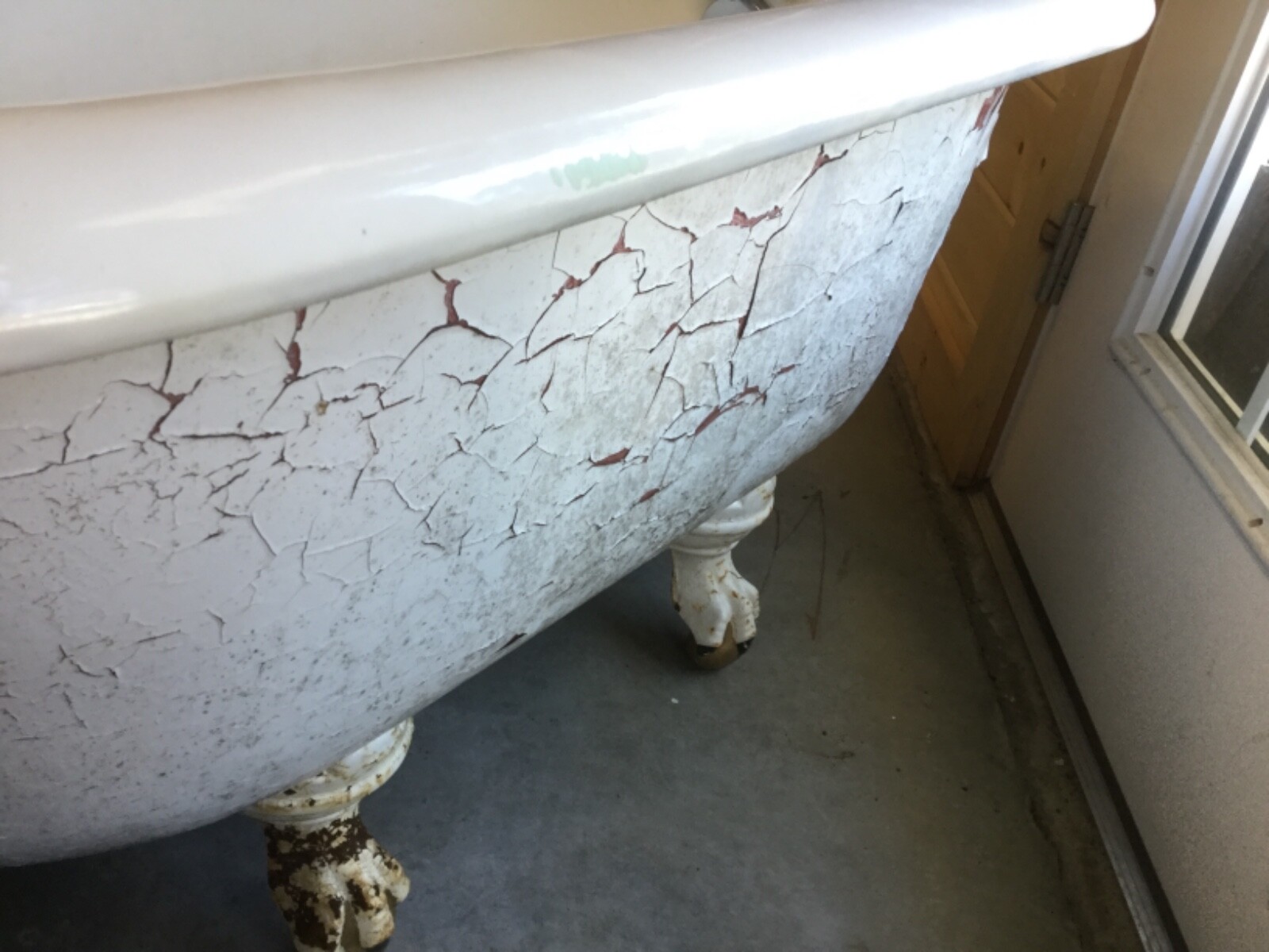 VINTAGE Antique Cast Iron Claw Foot Tub Bathtub 49