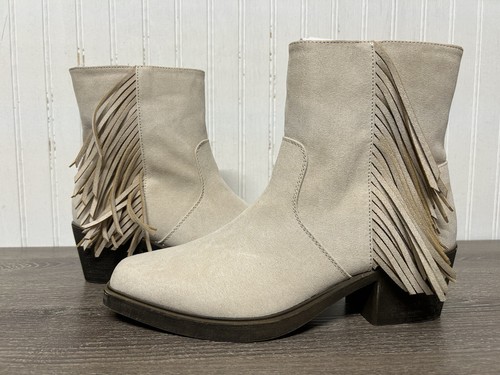 Country/ivory Color  Size 7.5