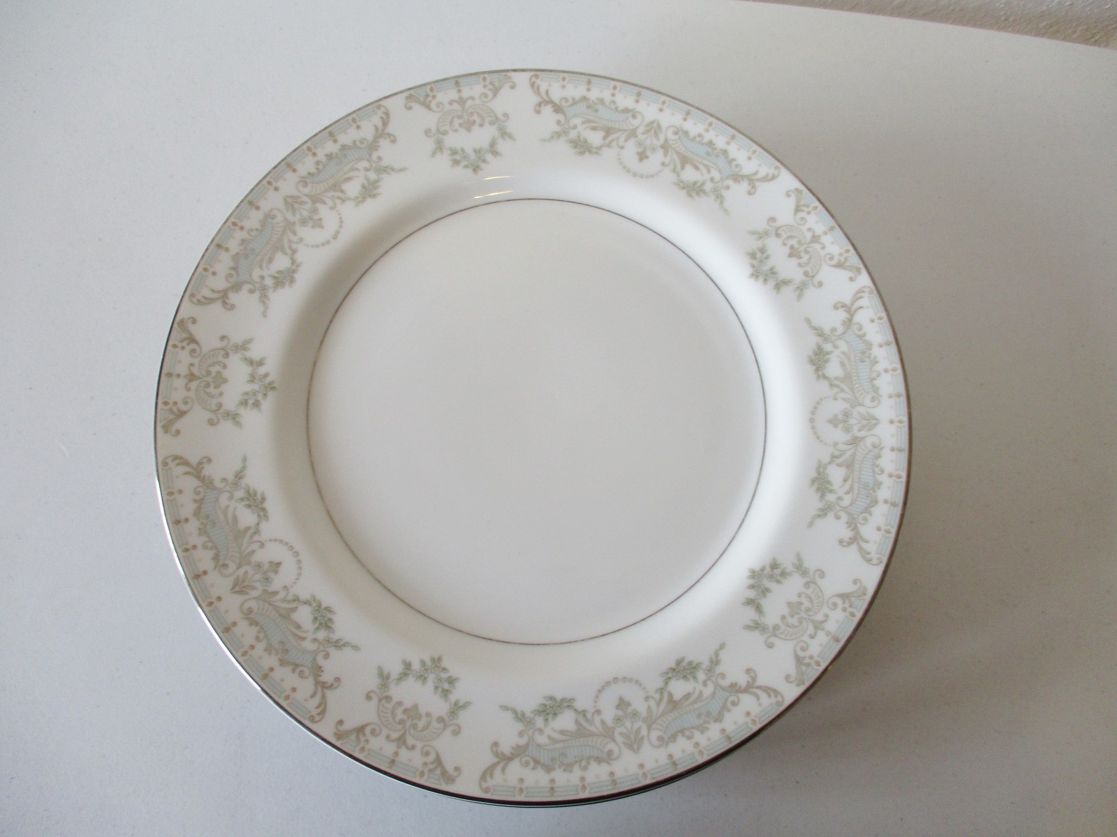 6 Mikasa Peyton 5509 Dinner Plates 10 1/2