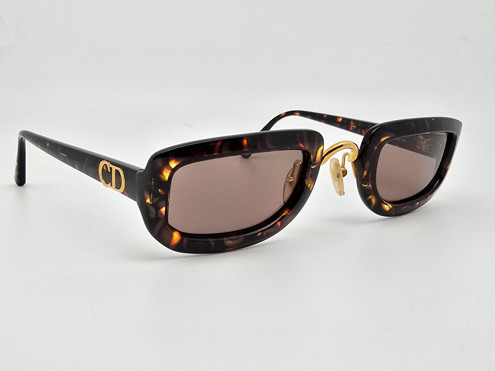 Dior ◆ トレンディなブラックゴールド スクエアメガネフレーム fit=scale-down,w=1200