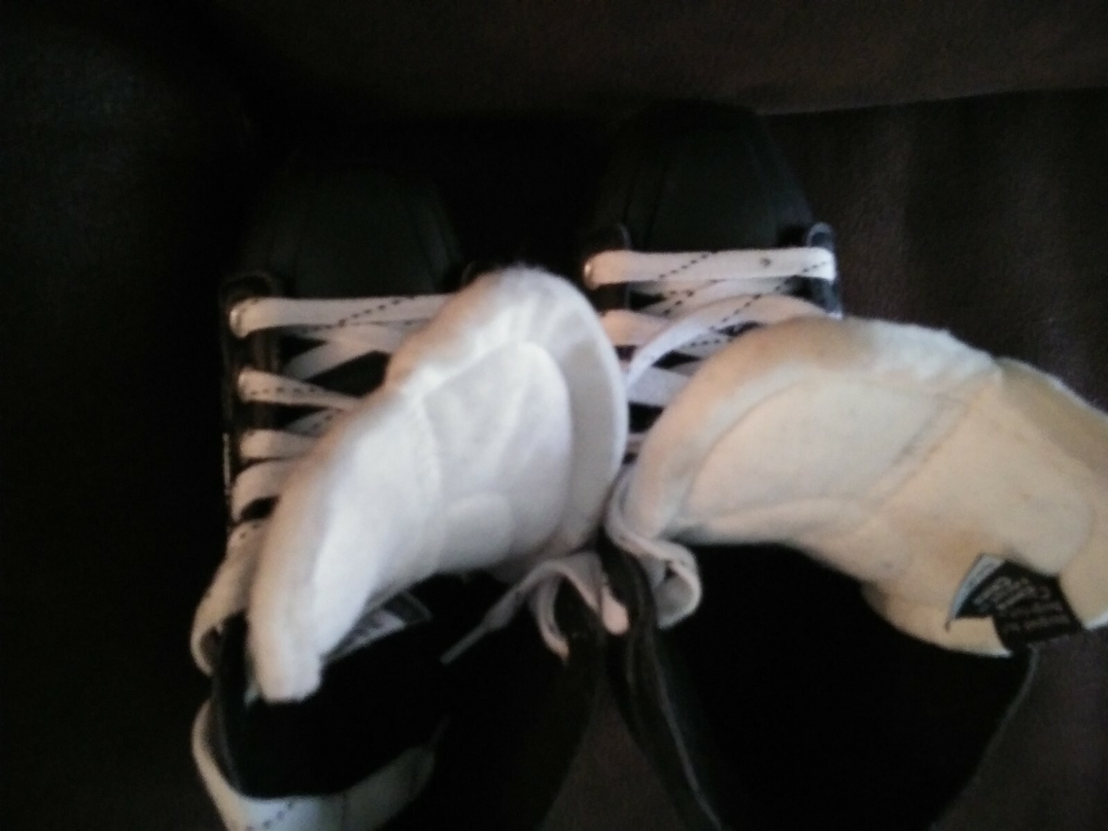 Bauer Nexus 200 Ice Hockey Skates - Youth Size 4 R -  New (no box)