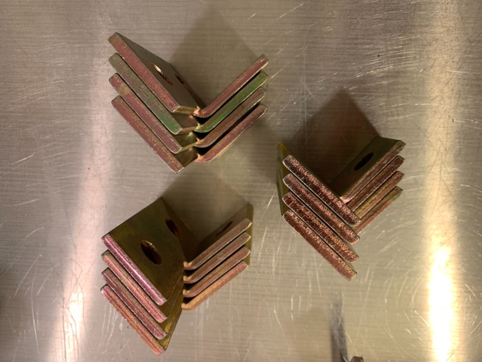 Unistrut (P1823) 3-Hole right hand bracket fitting (12pcs) Gold