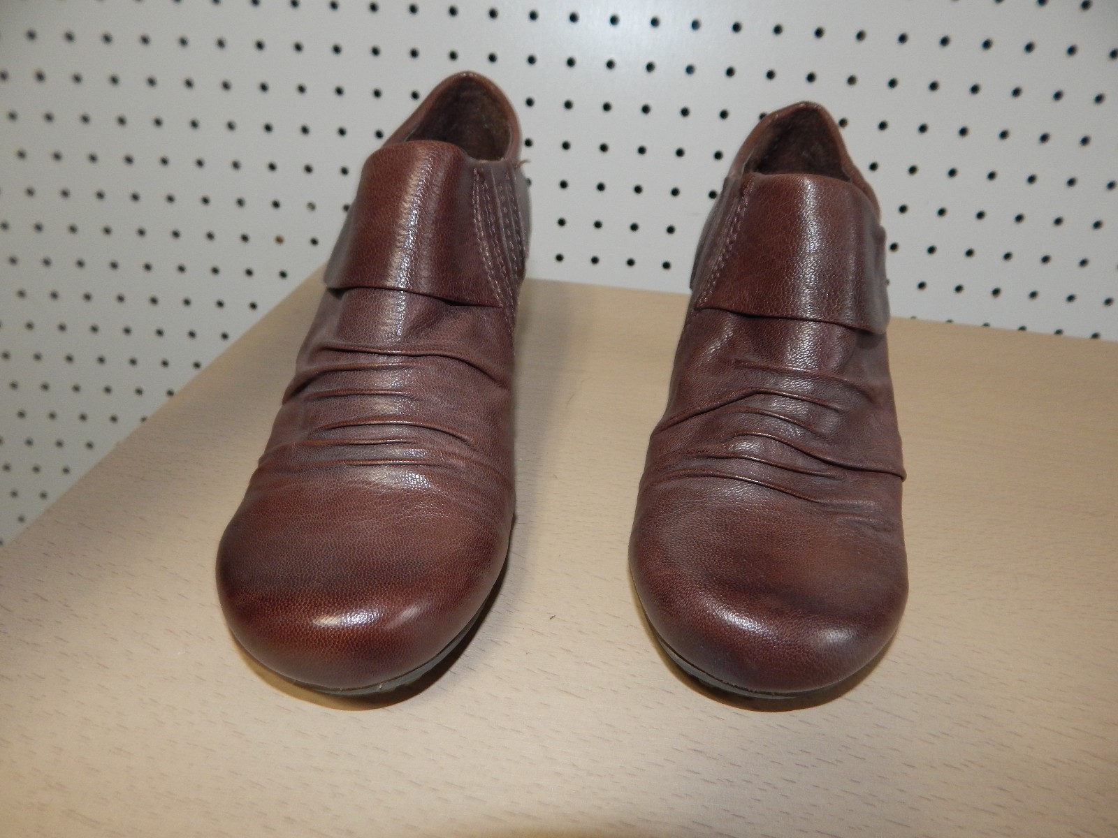 Womens Bare Traps shoes - Lynessa - size 6 M - brown