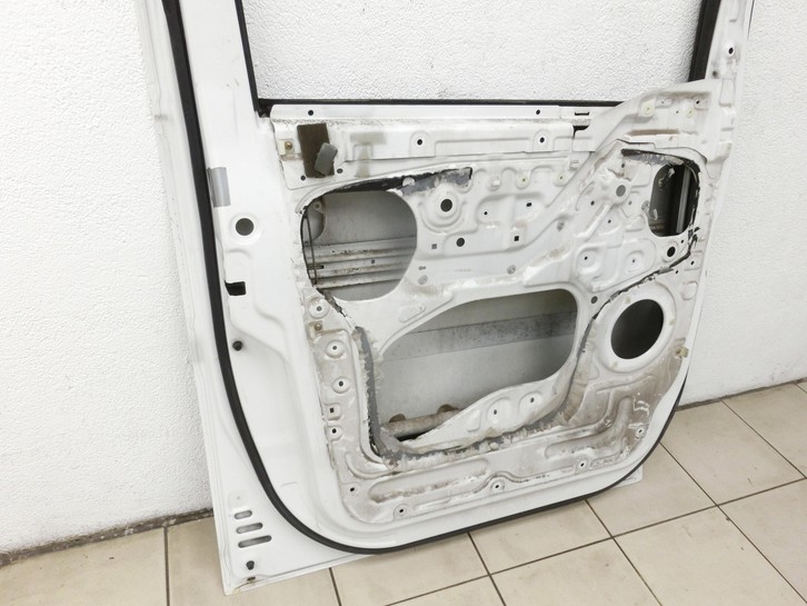 Hyundai H1 04-07 Tür Fahrertür Links Vorne Hyundai H1 04-07 28.02.2005 gebraucht Vorschau 8
