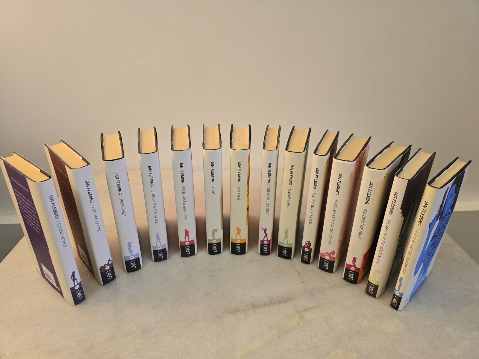 JAMES BOND T HE LEGACY 英語版 (豪華本)中古品 007関連洋書（英語版）THE BOOK OF BOND 中古品 JAMES BOND T