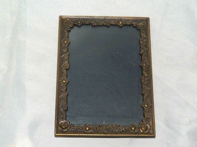 VINTAGE ORNATE CAST BRASS TABLE TOP PICTURE FRAME