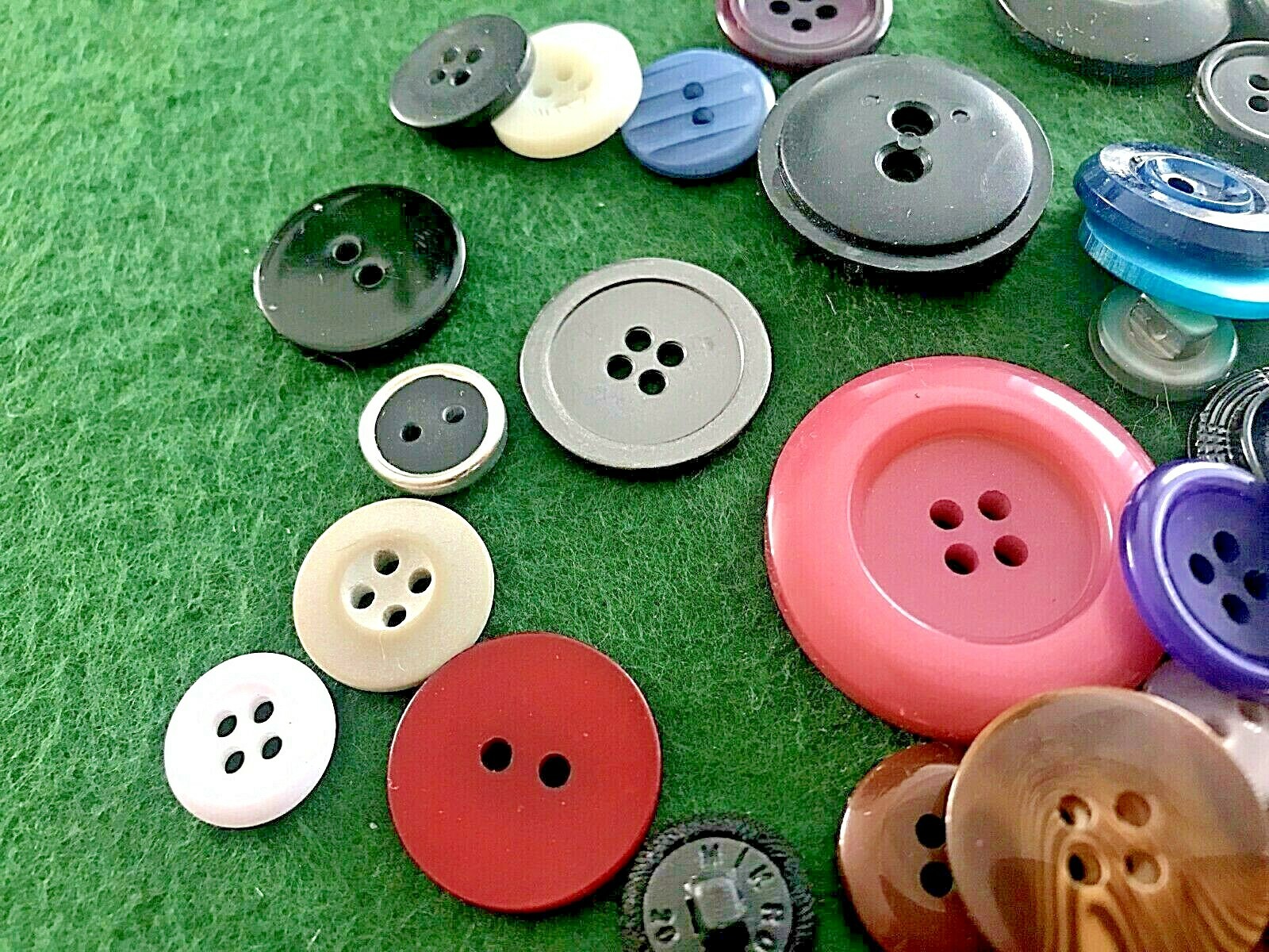 Mixed Button Lot for Sewing Crafts Scrapbooking - Vintage? Over 200 Pieces!