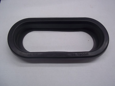 TRITON TRAILER OVAL TAIL LAMP GROMMET 05338