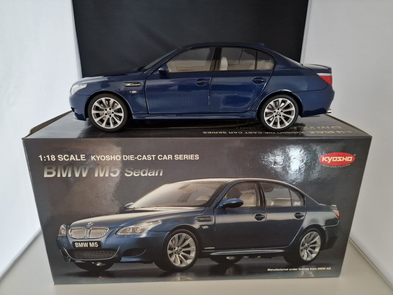 BMW 5er E60 ミニカー 京商 Kyosho ディーラー別注　1/18 1/18 Kyosho BMW E60 5 Series 545i (Grey) Diecast Car Model
