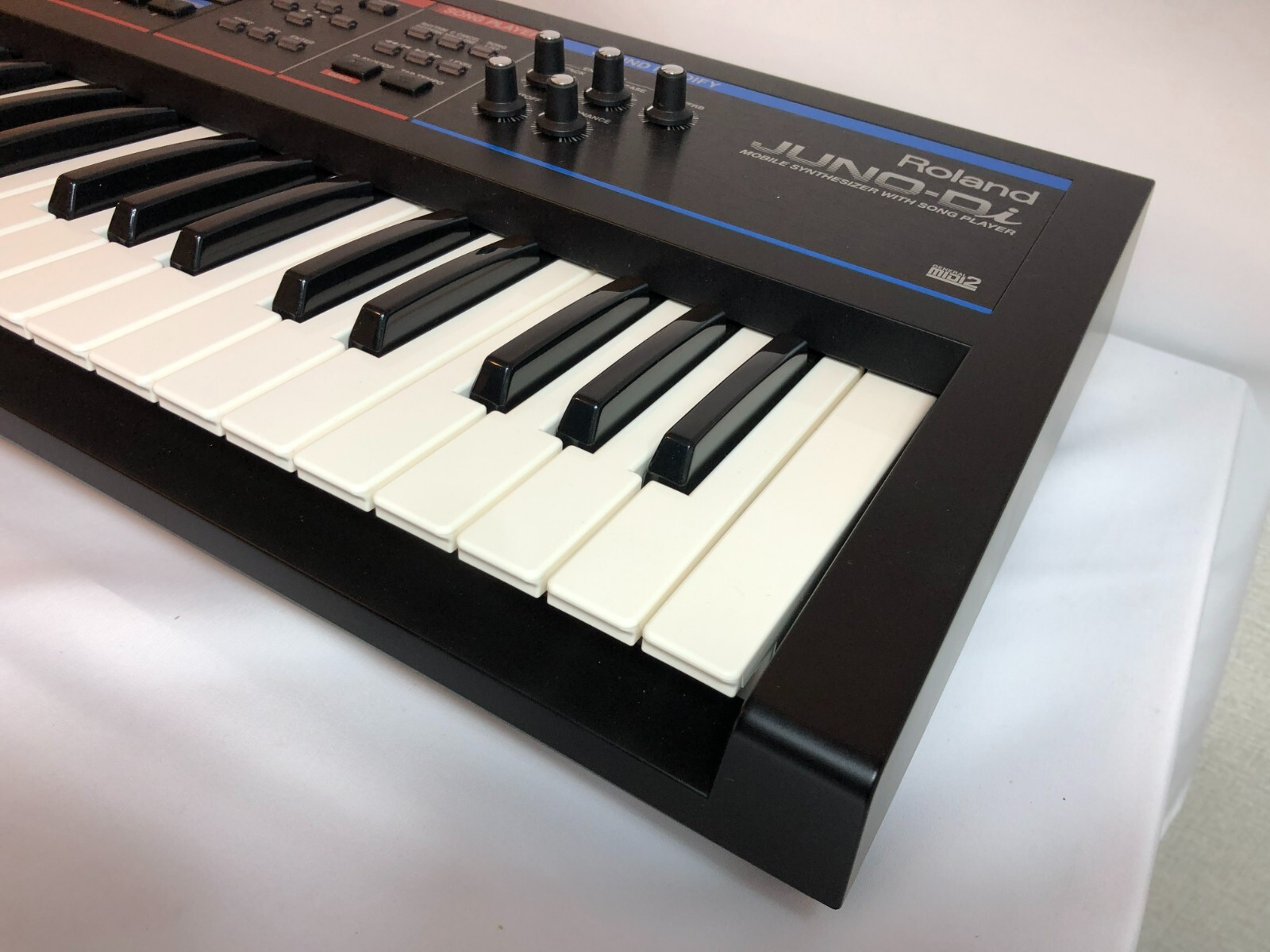 Roland Juno Di 61-Key Mobile Digital Keyboard Synthesizer Roland Juno Di 61-Key Mobile Digital Keyboard Synthesizer