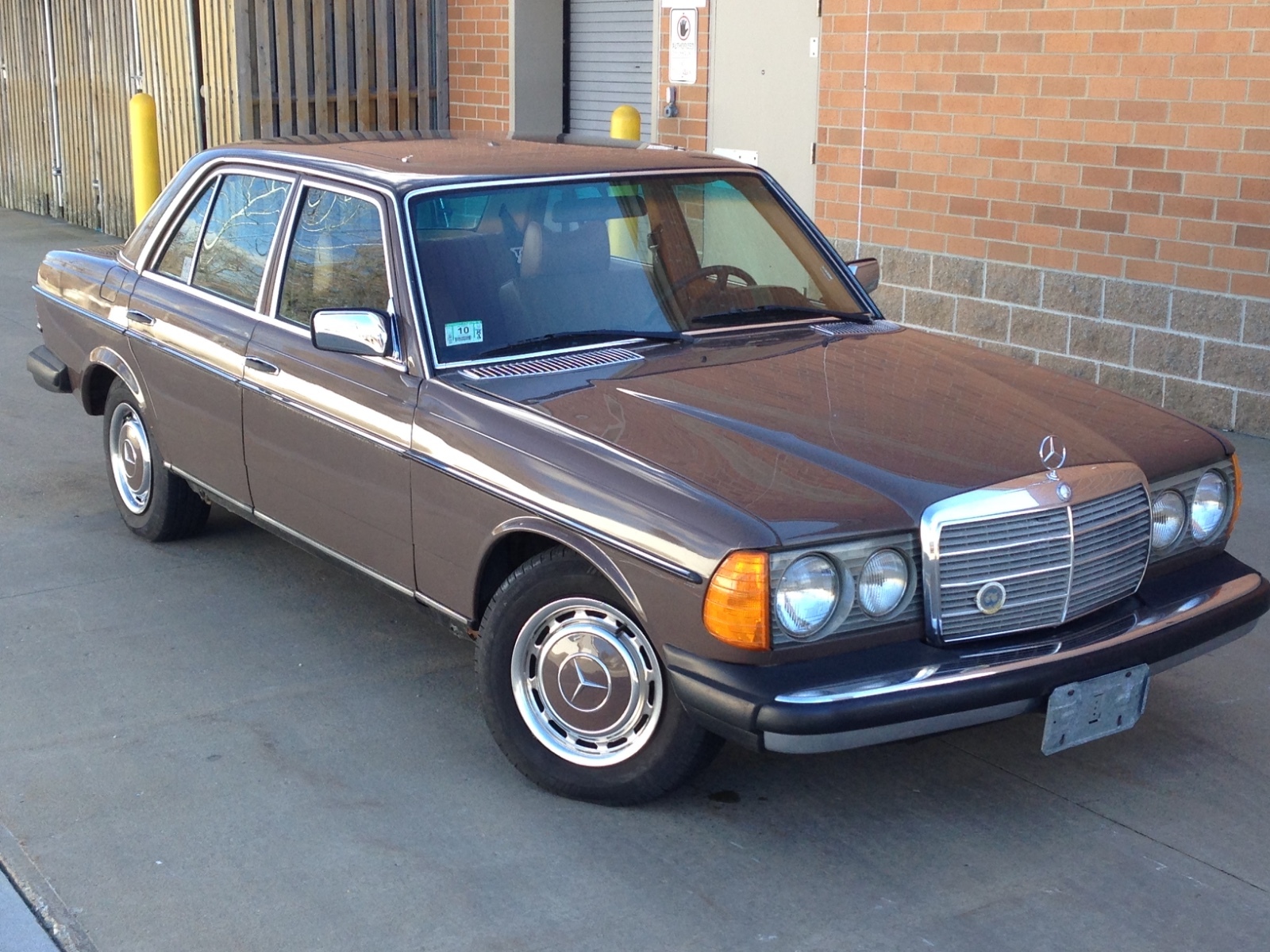 1978 Mercedes-Benz 200-Series 