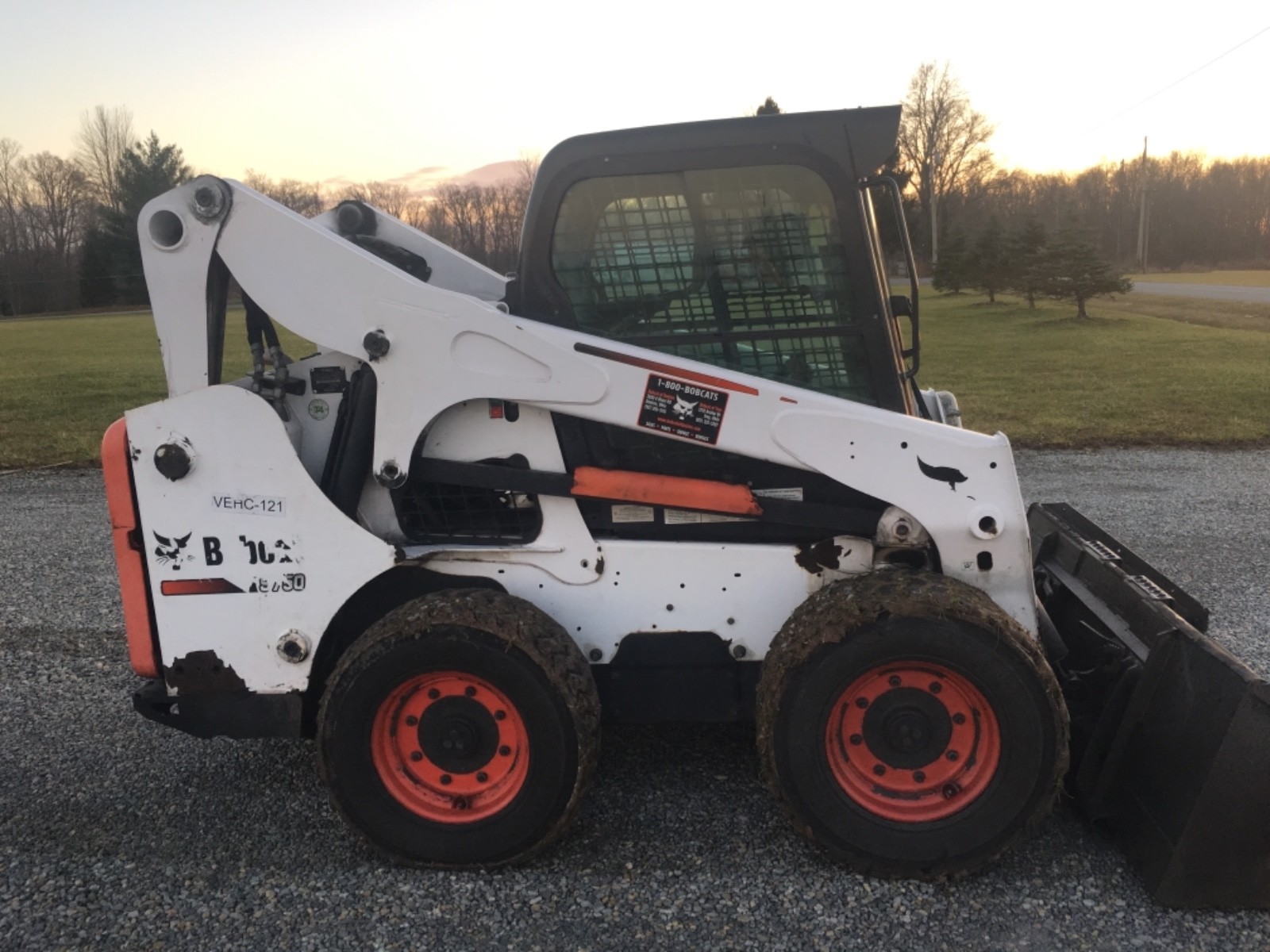 2013 BOBCAT S750 SKID STEER,  CAB- HEAT AND AIR, SPEED CONTROL, PILOT CONTROLS