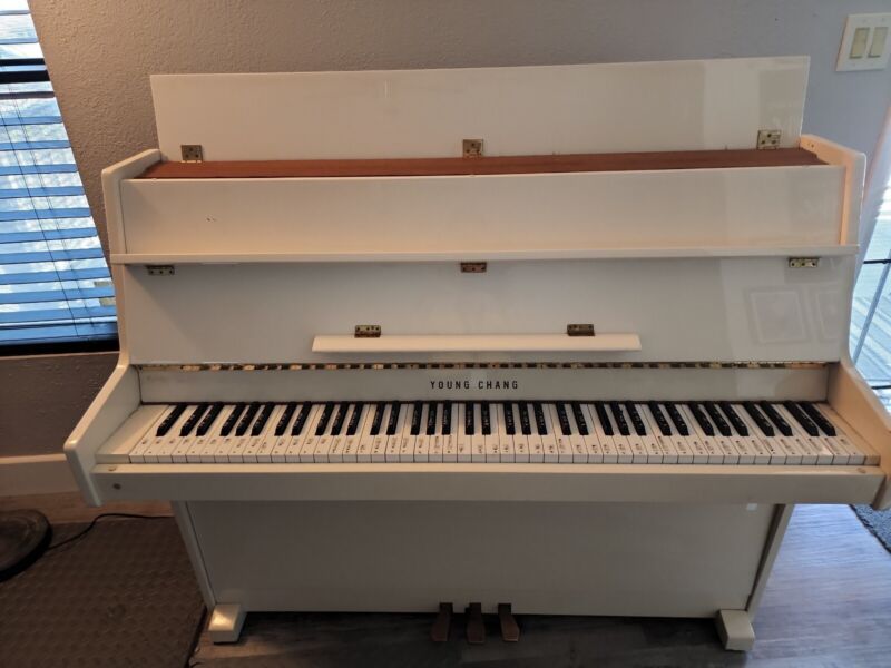 1989 Young Chang E-101 Upright Piano & Bench 43" Polished Ivory / White