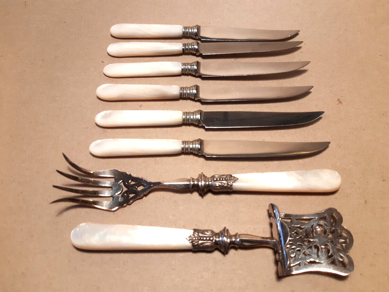 Antikes Sonderbesteck 6 Pers. Mit Perlmuttgriffen