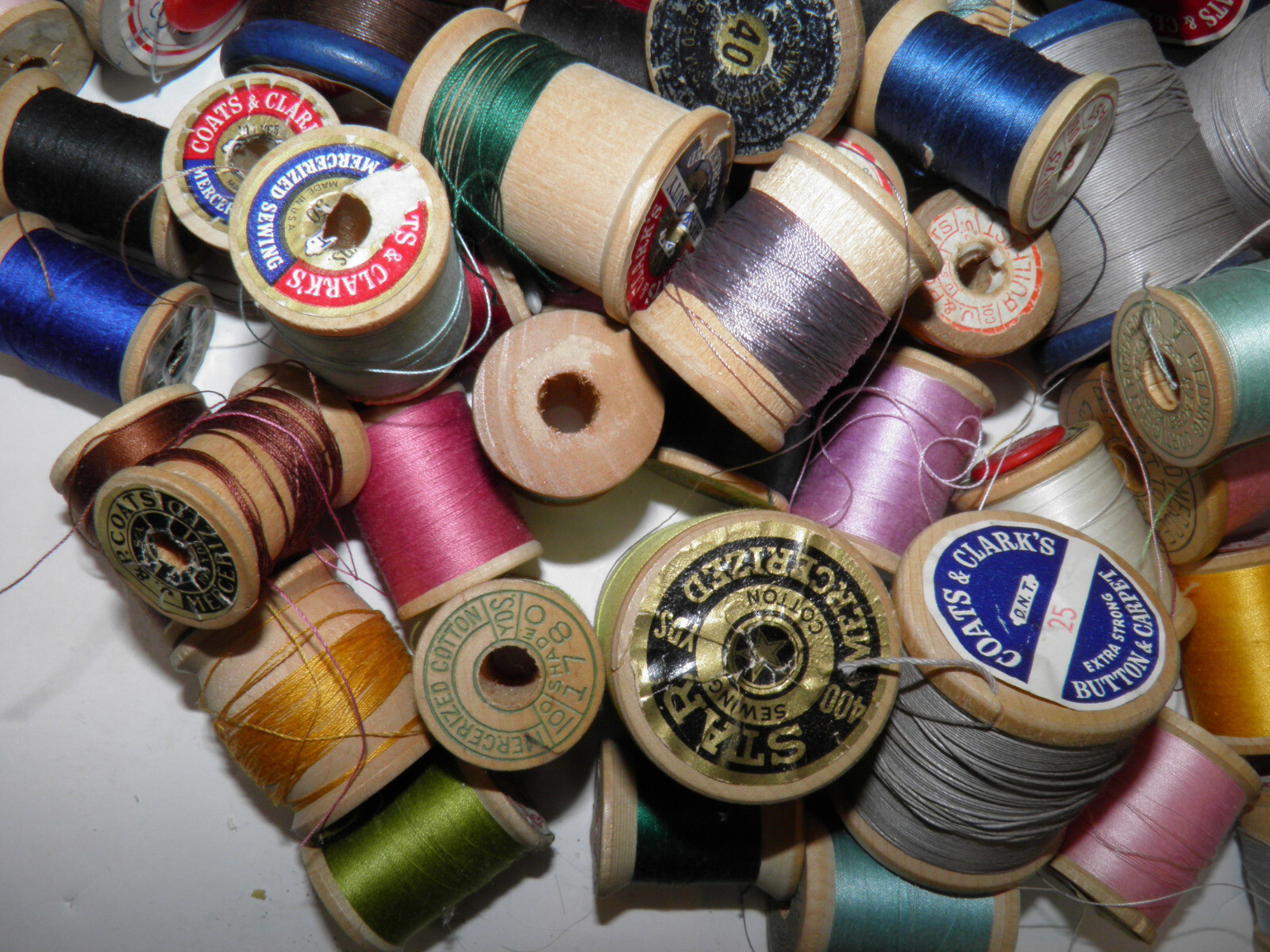 Estate Lot 100 Vintage Threads On Wooden Spools - Different Colors And Weights