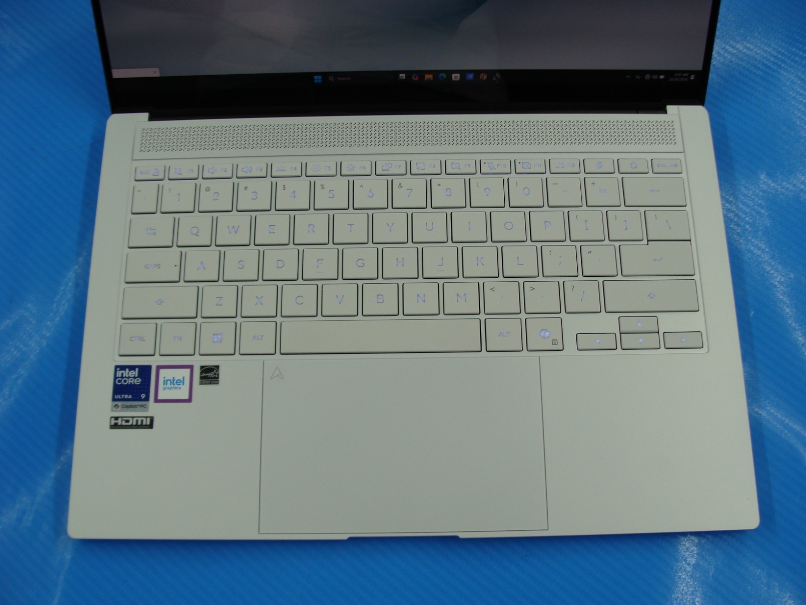 Asus ZenBook S14 UX5406AA 14"OLED 120hz Touch Ultra 9 386H 32GB 1TB 100% Battery - Thumbnail 4