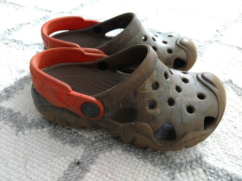 CROCS Realtree Camo camouflage Clogs- Boys Size 10 Children, Brown & Orange