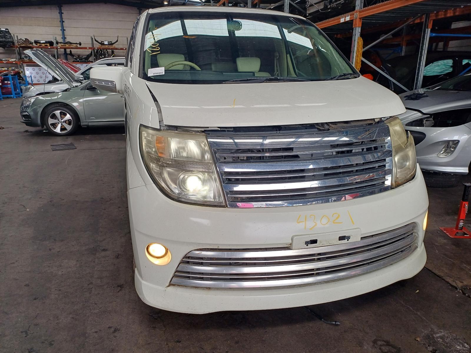 NISSAN ELGRAND E51 05/2002-12/2010 LEFT TAILLIGHT UPPER LENS# 4956 - thumbnail 3