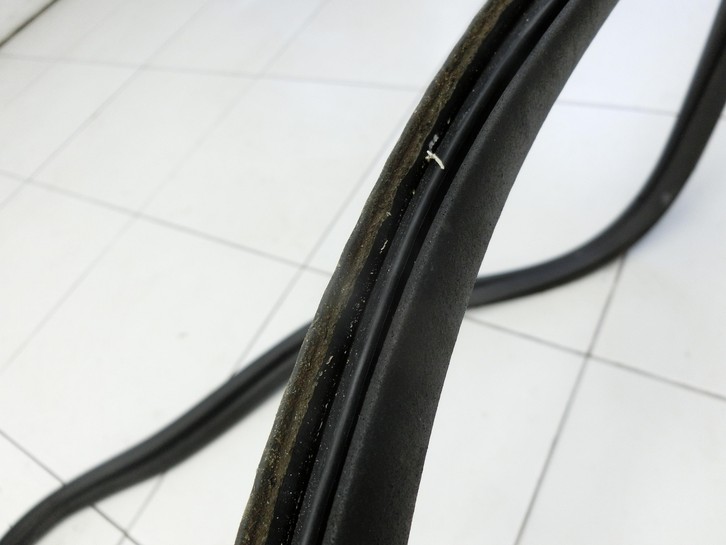Saab 9-5 YS3E 05-09 Lim Dichtung Rahmen für Heckklappe Kofferraum Saab 9-5 YS3E 05-09 08.12.2006 gebraucht Vorschau 2