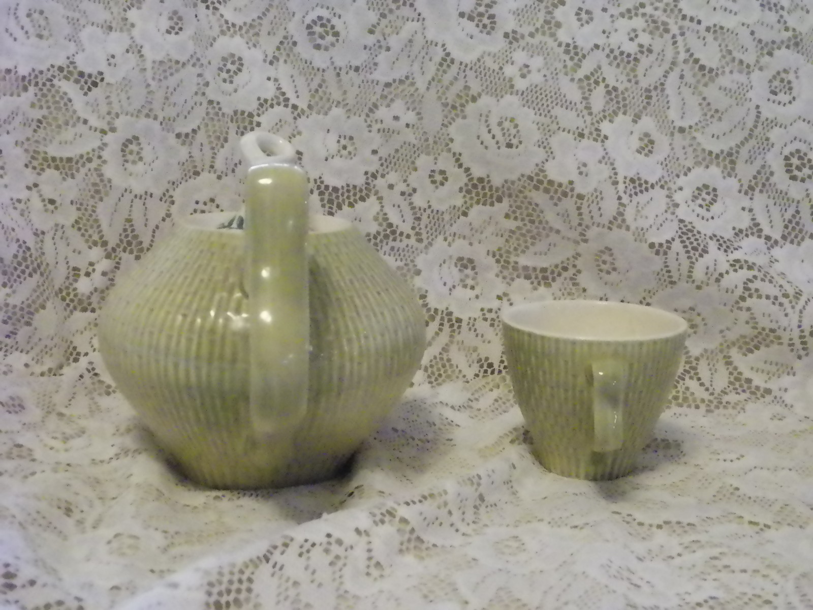 VINTAGE RED WING POTTERY GREEN BASKET WEAVE CREAMER AND SUGAR