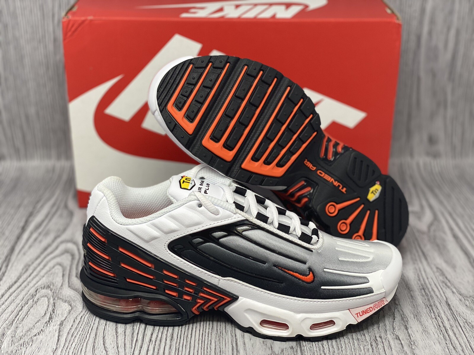 Team-Orange, Black CK6715 101 Mens Size 