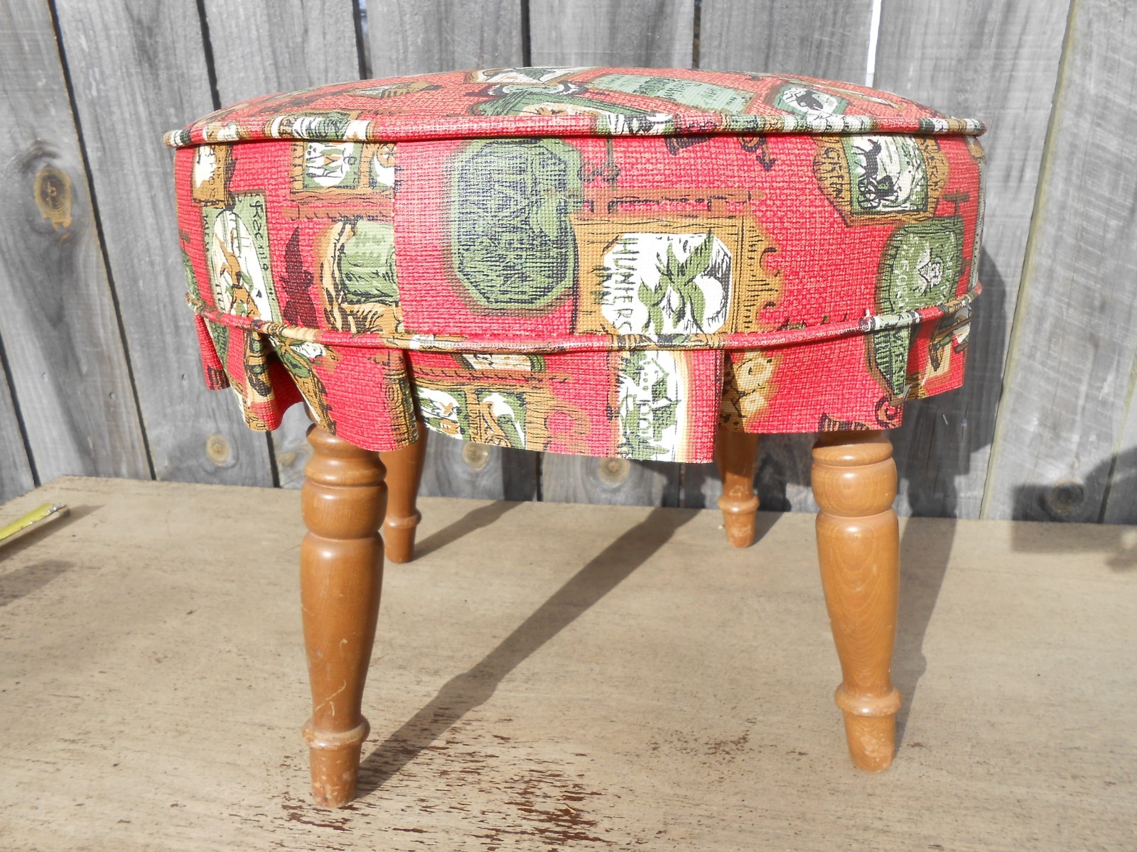 Vintage Vinyl Colonial Sportsmen Hunters Inn Babcock Philips Footstool Red NICE!